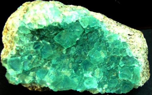 Fluorita
Mina Berta, San Cugat del Vallés - Papiol, Barcelona, Cataluña, España.
90 x 58 x 32 mm. (Autor: José Luis Zamora)