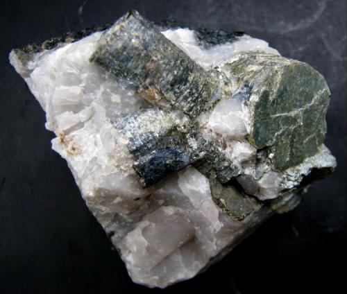 Clinocloro
Cantera Pereira de Seloes, Vidago, Vila-Real, Portugal.
68 x 51 x 68 mm. (Autor: José Luis Zamora)