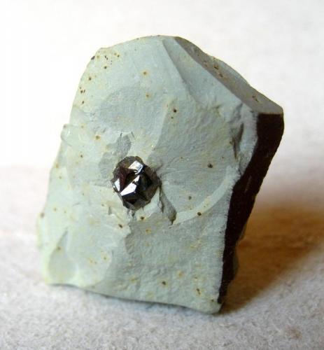 Pyrite (iron cross twin) in limestone
Maibolte Quarry, Lemgo, Westphalia, Germany
Specimen height 40 mm (Author: Tobi)