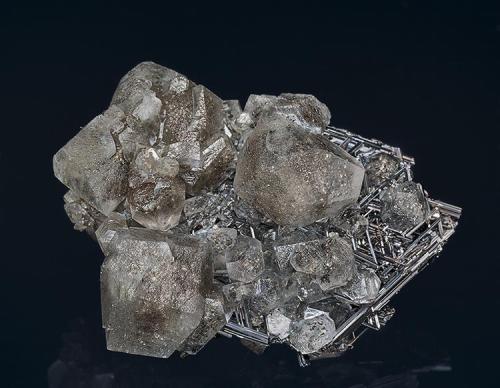Calcite on Rutile
Rist Mine, Hiddenite, Alexander Co., North Carolina, USA
2.8 x 2.1 cm. (Author: am mizunaka)
