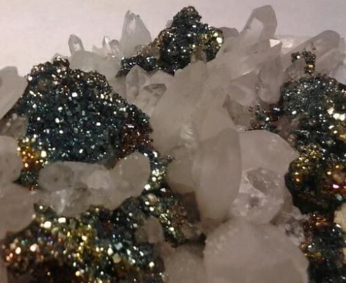 Pyrite (iridescent) with Quartz
Huanzala Mine, Huallanca District, Dos de Mayo Province, Huánuco Department, Perú.
68 mm x 52 mm x 33 mm
Detail of the Pyrite. (Author: Gianfranco Rodríguez T.)