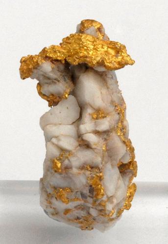 Oro y Cuarzo -
Sierra de Gata - Portezuelo - Vegas del Alagón - Cáceres - Extremadura - España -
2,9 x 1,5 x 1,3 cm (Autor: Martí Rafel)