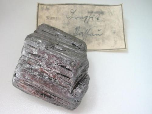 Graphite
Kropfmühl graphite mine, Passau, Bavaria, Germany.
5 x 4 cm.
With old label. (Author: Andreas Gerstenberg)