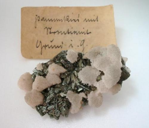 Strontianite, marcasite
Bergwerkswohlfahrt mine, Bad Grund, Harz, Lower Saxony, Germany.
6 x 3 cm.
With old label. (Author: Andreas Gerstenberg)