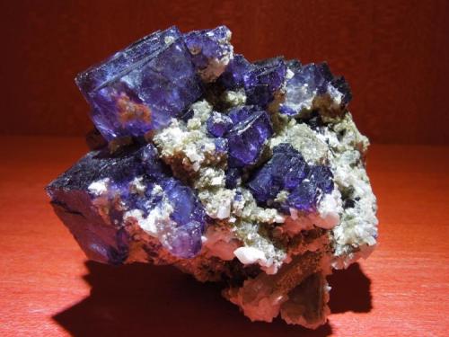 Fluorite with Calcite
Yaogangxian Mine, Yizhang, Chenzhou, Hunan, China 
9.2 x 9.8 x 6.5 cm (Author: chinamineral)