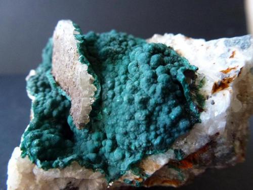 Pseudomalaquita y Libethenita sobre Cuarzo<br />Mina Miguel Vacas, Freguesías Pardais y Conceição, Vila Viçosa, Distrito Évora, Província Alentejo Central, Región Alentejo, Portugal<br />6 x 5 cm.<br /> (Autor: javier ruiz martin)