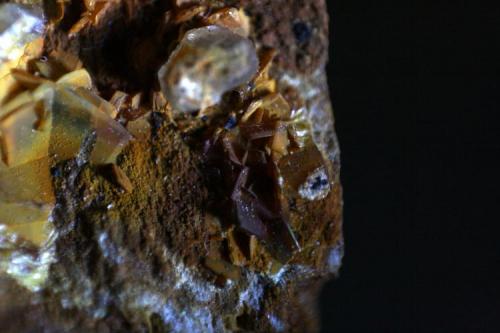 Stolzita y Cerusita<br />La Tala Mine (Teresa mine-Goviendes Mine), La Tala, Comarca Alto Tormes, Salamanca, Castile and León, Spain<br />Pieza de 6 cm. Cristales entre 2-3 mm. los más grandes.<br /> (Autor: canada)