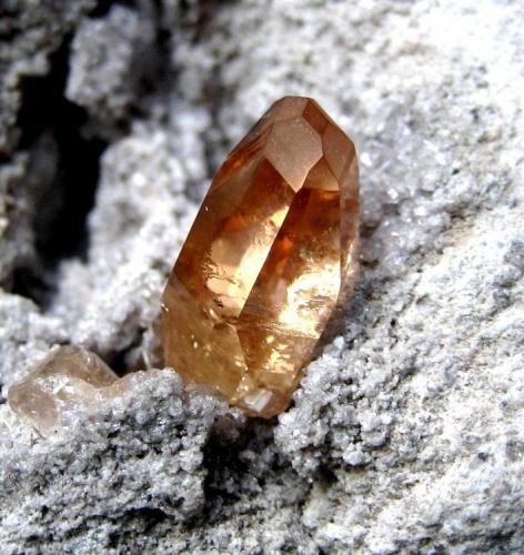 Topaz
Thomas Range, Juab Co., Utah, USA
Crystal size 13 mm (Author: Tobi)