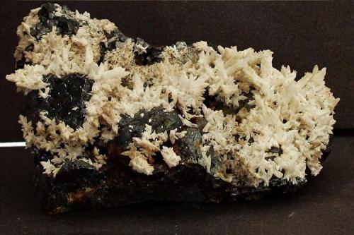 Calcite on Sphalerite with Minor Quartz
Rampgill Mine, Alston, Cumbria, England, UK
65 x 40 mm (Author: nurbo)