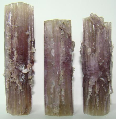 Aragonito
Rambla de la Tenazga, Camporrobles, Valencia, España
Izuierdo: 7,5 cm  Centro: 6,5 cm  Derecho: 6,7 cm
Cristales violetas.
Recogidos en Julio del 2011 (Autor: D.N.S.Borràs)