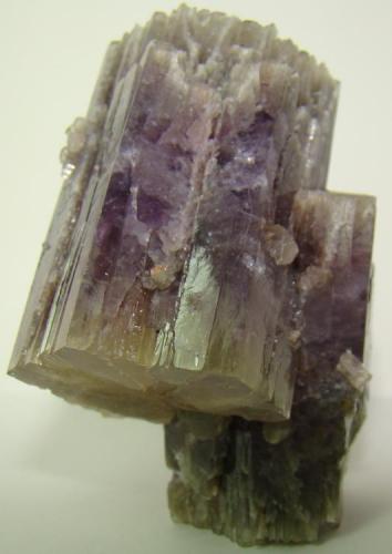 Aragonito
Rambla de la Tenazga, Camporrobles, Valencia, España
7x5x3 cm
Cristales violetas.
Recogida en Julio del 2011 (Autor: D.N.S.Borràs)