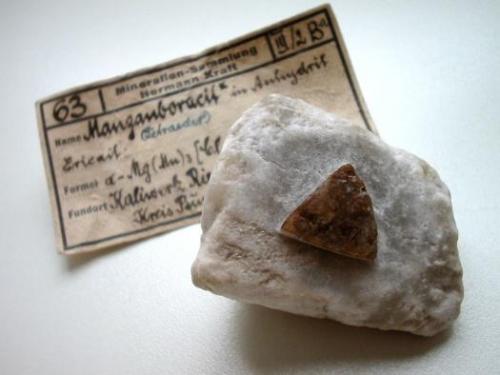 Ericaite
Niedersachsen-Riedel potash mine, Wathlingen, Lower Saxony, Germany
5 x 4 cm
Type locality. (Author: Andreas Gerstenberg)