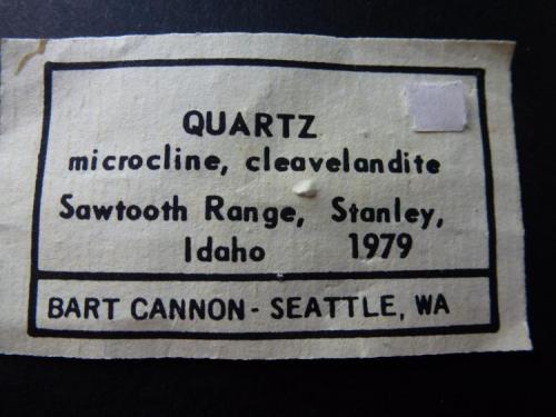 Cuarzo, Microclina y Clevelandita
Sawtooth Range, Stanley, Idaho, USA
15 x 12 cm.

Etiqueta (Autor: javier ruiz martin)