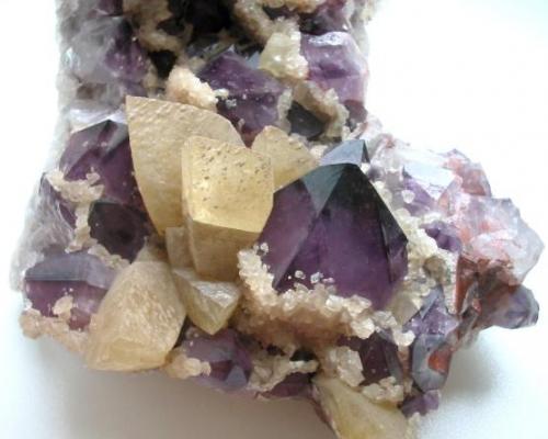 Calcite, amethyst
Juchem quarry, Niederwörresbach, Hunsrück, Rhineland-Palatinate, Germany.
Picture width: 9 cm
Extremely large amethyst crystals for this locality! (Author: Andreas Gerstenberg)