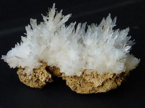 Aragonito<br />Ceferina Mine, Setares, Castro-Urdiales, Comarca Zona Oriental, Cantabria, Spain<br />5 x 4 cm.<br /> (Autor: javier ruiz martin)