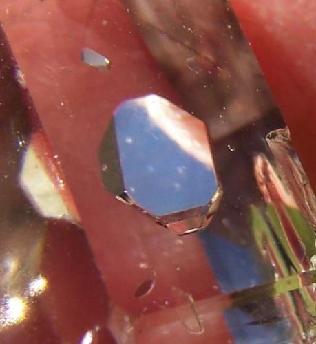 Quartz, Negative crystal inclusion
Brandberg, Namibia
Approx. 7 mm long (Author: Pierre Joubert)