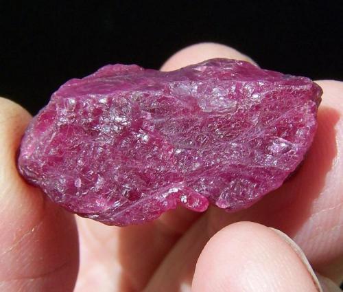 ruby
Africa, probably Zim
32 x 20 x 11 mm
The same ruby from a different angle (Author: Pierre Joubert)