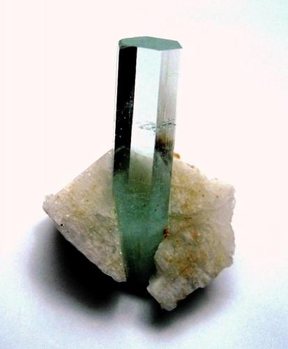 Aquamarine on feldspar
Hunza Valley, Gilgit District, Gilgit-Baltistan, Pakistan
Specimen height 3 cm (Author: Tobi)