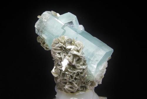 Berilo ( Aguamarina )
Shigar Valley - Skardu - Baltistan - Pakistán
Cristal de 6.5 x 4 cm (Autor: Diego Navarro)