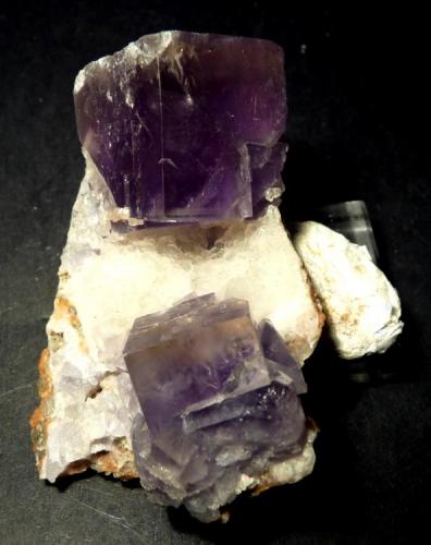 Fluorita, cuarzo<br />Mina Matagalls (Minas de Sant Marçal), Sant Marçal, Viladrau, Comarca Osona, Gerona / Girona, Cataluña / Catalunya, España<br />Pieza anterior el cristal mayor 20 mm.<br /> (Autor: Jesus Franquesa Baucells)