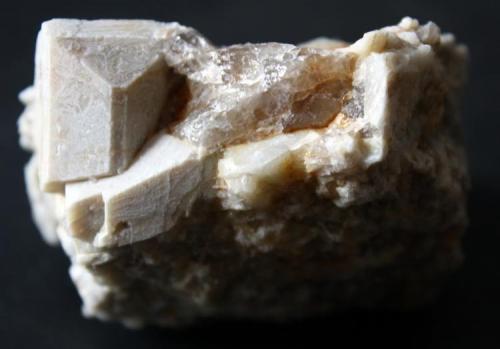 Microclina<br />La Alameda de Gardón, Comarca Campo de Argañán, Salamanca, Castile and León, Spain<br />Pieza de 7 cm. Cristal de 2 x 1.5 cm.<br /> (Autor: canada)