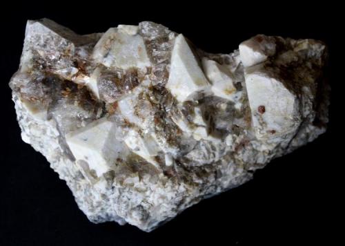 Microclina<br />La Alameda de Gardón, Comarca Campo de Argañán, Salamanca, Castilla y León, España<br />Pieza de 18 cm, cristales de 4 cm.<br /> (Autor: canada)