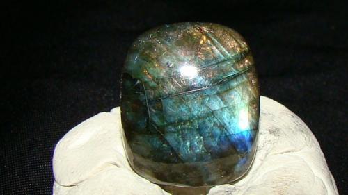 Labradorite
1.6cm x 2.0cm
I purchased this from a mineral dealer and didn’t receive any details as to where it is from (Author: trtlman)