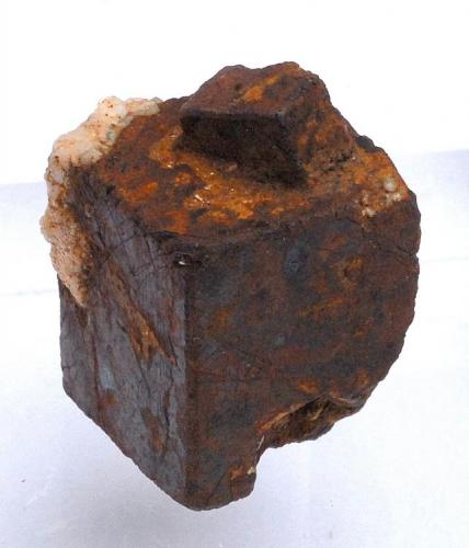 Gohetita pseudo Pirita y Microclina -
Can Vernenc - La Batllòria - Serra del Montnegre - Sant Celoni - Vallès Oriental - Barcelona - Catalunya - España - 
3,6 x 2,9 x 2,7 (Autor: Martí Rafel)