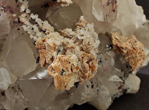 Quartz, Specularite, Dolomite, Calcite
Florence Mine, Egremont, Cumbria, England, UK.
FOV 50 x 40 mm (Approx) (Author: nurbo)