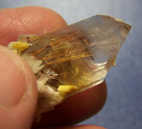 Quartz; rutile and feldspar
Van Rhynsdorp, Western Cape, South Africa
38 x 22 x 16 mm
The same specimen from another angle (Author: Pierre Joubert)