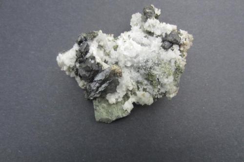 Sphalerite on quartz
Westfield, Hampden Co., Massachusetts, USA
7 cm. (Author: vic rzonca)