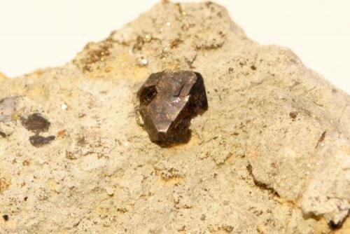 Galena.
Almería, Andalucía, España.
Medidas pieza: 7,6x6,3x3,2 cm, Medidas cristal: 0,7x0,6 cm. (Autor: Sergio Pequeño)