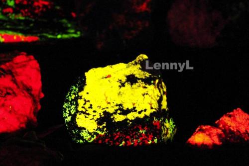 Esperite, Willemite, and Calcite
Franklin, New Jersey, USA
4x3 cm (Author: LennyL)