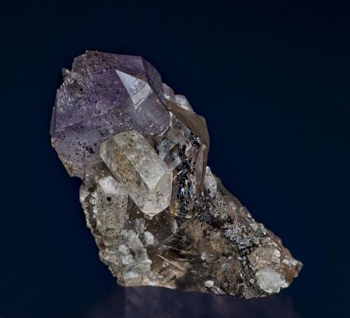 Quartz, Calcite, Rutile
Rist Mine, Hiddenite, Alexander Co., North Carolina, USA
3.0 x 2.2 cm. (Author: am mizunaka)