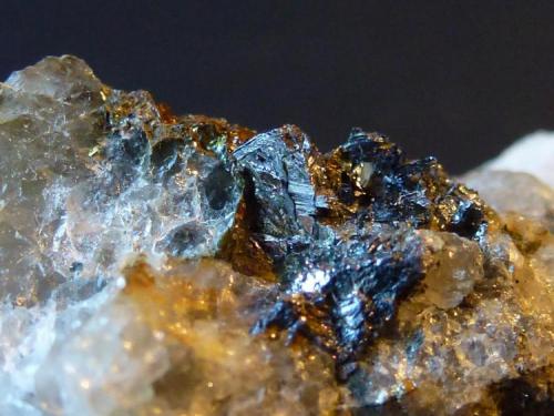 Molibdenita<br />La Primera Mine, Cabeza Líjar, Guadarrama, Comarca Sierra de Guadarrama, Community of Madrid, Spain<br />4 x 4 cm<br /> (Autor: javier ruiz martin)