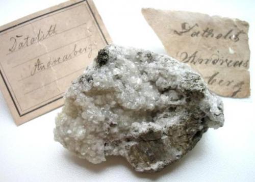 Datolite
St. Andreasberg, Harz, Lower Saxony, Germany.
7,5 x 6,5 cm
A very old classic, probably from the Wäschegrund near Andreasberg. With Carl Schiffner label (~1920). (Author: Andreas Gerstenberg)