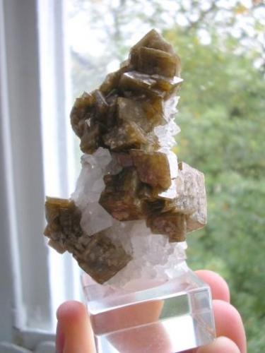 Siderite, quartz
Neudorf, Harz Mountains, Saxony-Anhalt, Germany.
8 x 4 cm
Completely undamaged, sculptural sample, former KRISTALLE material. (Author: Andreas Gerstenberg)