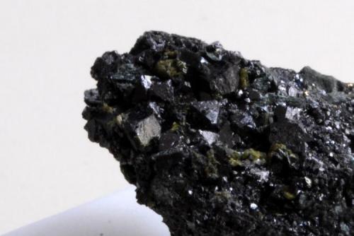Allanita-(La)
Mina Nueva Vizcaya, Burguillos de Cerro, Badajoz, Extremadura, España.
Medidas pieza: 3,8x2,6x2,1 cm. (Autor: Sergio Pequeño)