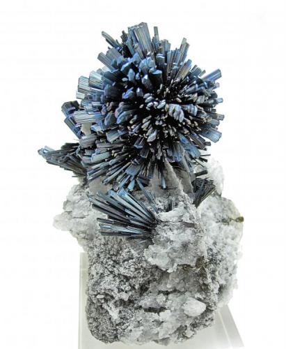 Stibnite
Chashan Mine, Dachang, Nandan, Hechi, Guangxi Zhuang, China
110 mm x 76 mm
Full view (Author: Carles Millan)