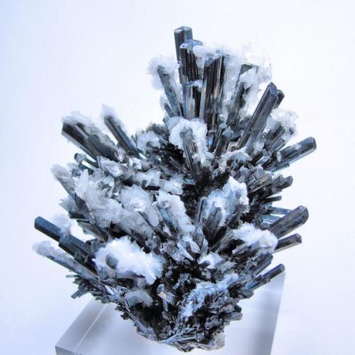 Stibnite, barite
Baia Sprie (Felsöbánya), Maramures, Romania
84 mm x 73 mm (Author: Carles Millan)