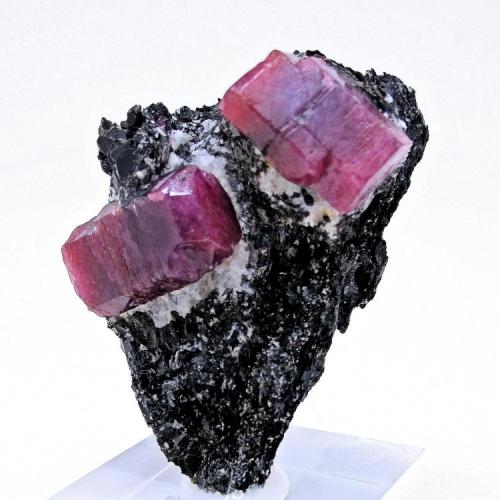 Corundum, biotite
Zazafotsy Quarry, Zazafotsy, Ihosy, Horombe, Fianarantsoa, Madagascar
60 mm x 50 mm

Fuzzy crystal, sorry! (Author: Carles Millan)