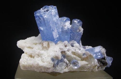 Berilo ( Aguamarina ) + Topacio
Shigar Valley - Skardu - Baltistan - Pakistán
7 x 4.7 cm (Autor: Diego Navarro)