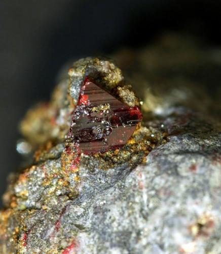 Cinabrio con calomelano.
Mina Las Cuevas, Almadén, Ciudad Real, Castilla La Mancha, España.
Cristal de 0,5 cm. (Autor: Antonio Carmona)