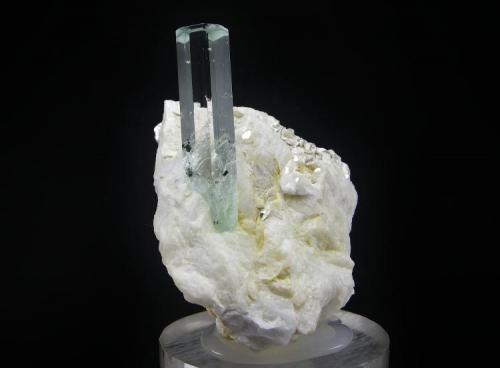 Berilo ( Aguamarina )
Shigar Valley - Skardu - Baltistan - Pakistán
6.5 X 4 cm - Cristal de 4.2 cm (Autor: Diego Navarro)