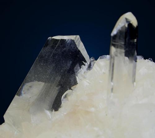 Gypsum
Alabaster quarries, Fuentes de Ebro, Zaragoza, Aragón, Spain
15x9 cm.
Crystal Size: 4-5 cm.
Fot. & Col. Juan Hernandez.
Adquired in March of 2009.

Detail of the previous specimen (Author: supertxango)