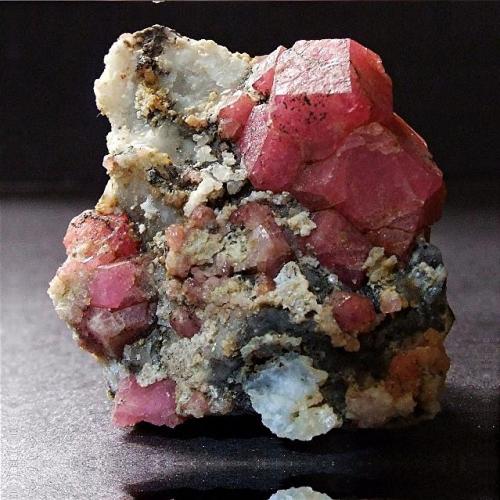 Grossular
Sierra de Cruces, Mun. de Sierra Mojada, Coahuila, Mexico.
30 x 25 mm (Author: nurbo)