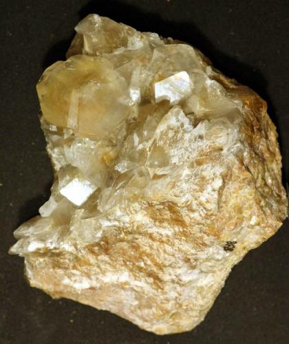 Calcita.
Canteras de mármol de Estremoz. Evora. Alentejo. Portugal.
Cristal mayor de 3 x 3,5 cm. (Autor: Antonio Carmona)