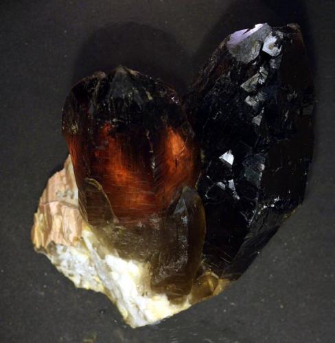 Cuarzo (ejemplar anterior con luz detrás).
Canteras de Porriño, Porriño, Pontevedra, Galicia, España.
Cristales de 13 cm. (Autor: Antonio Carmona)