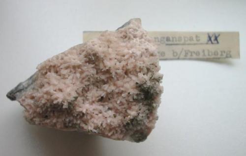 Rhodochrosite, quartz, pyrite
Beihilfe mine, Halsbrücke, Freiberg mining district, Erzgebirge, Saxony, Germany.
5 x 4 cm
Old material, quite rare from this locale. (Author: Andreas Gerstenberg)