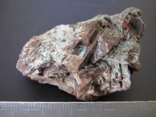 Goethita pseudomórfica de siderita recubierta por malaquita
Sierra Nevada, Granada, Andalucía, España
6 x 4 cm. 
Otra vista del anterior. (Autor: prcantos)